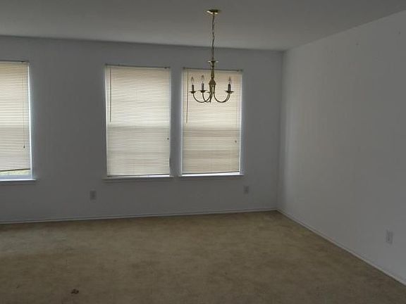 4th image of 14861 Bell Manor Ct