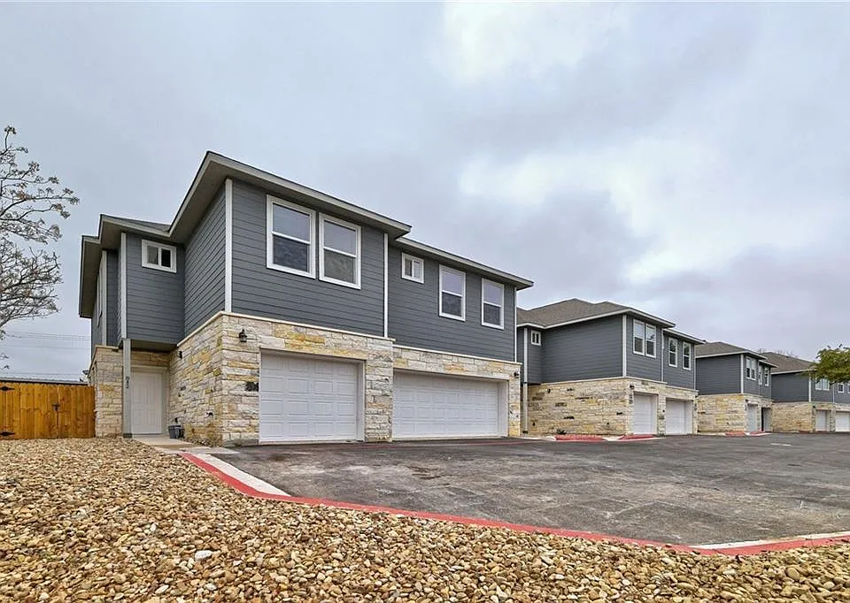 906 Quartz Ct #702