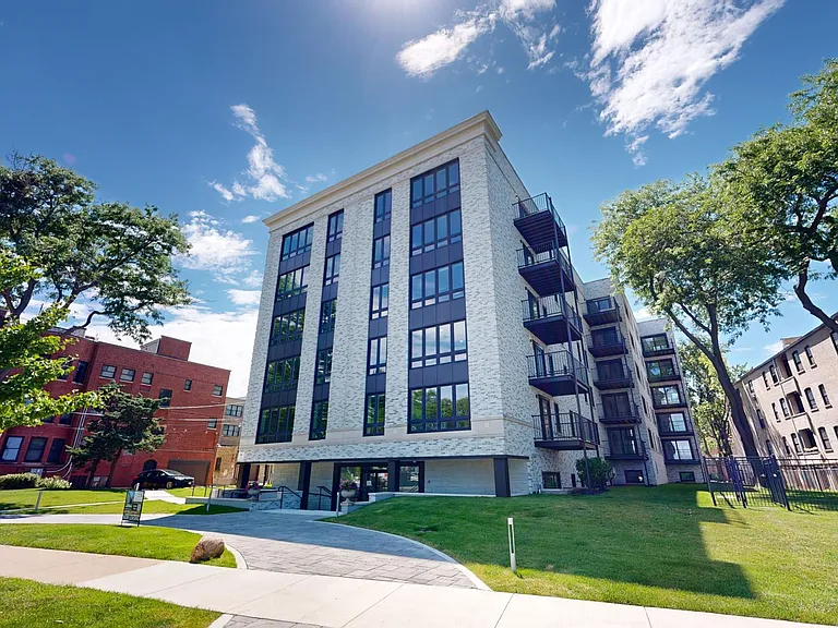 550 Sheridan Square — Photo 3