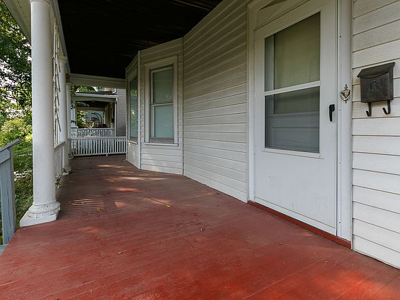 3rd image of 921 25th St
