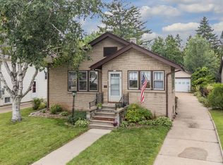 935 Monroe St, Oshkosh, WI 54901