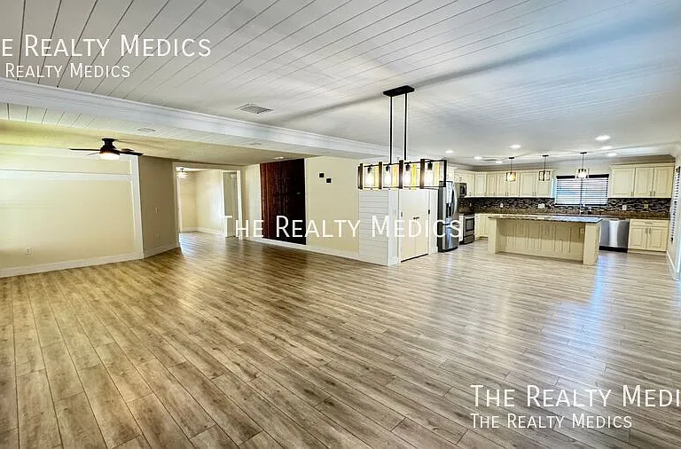 1040 Elderberry Dr — Photo 10