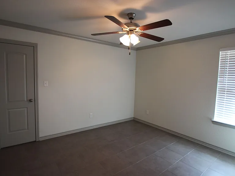 Beautiful 3 Bedroom 2 Bathroom Townhouse In South Tyler! Now Offering 1/2 Off First Full Months R... — Photo 21