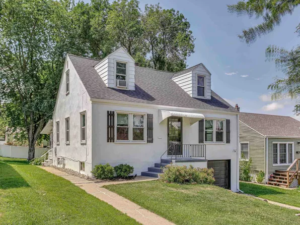 6157 Hickory St, Omaha, NE 68106