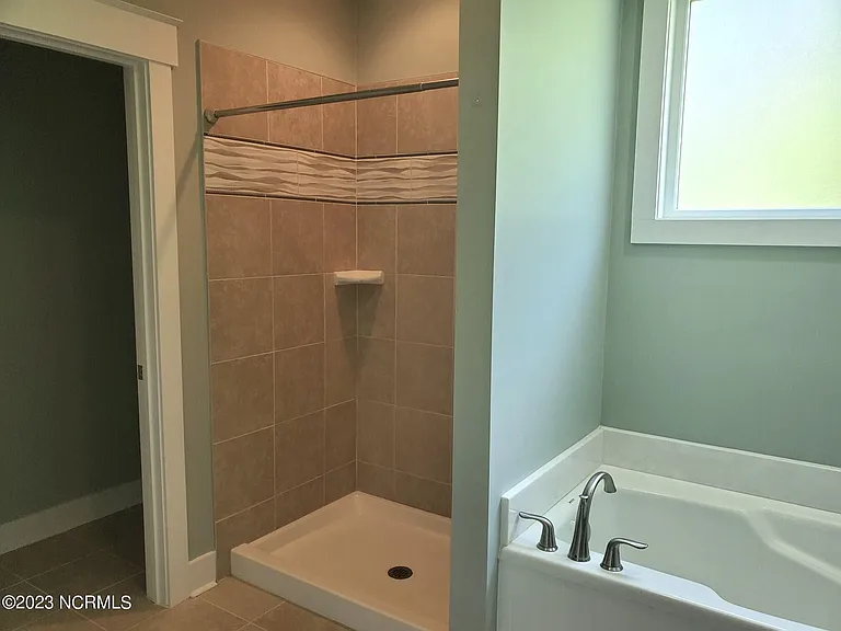 112 Meadowbrook Ct — Photo 40