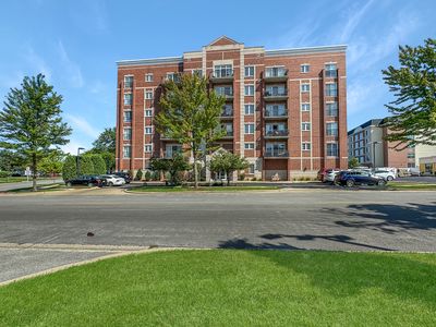 405 S Creekside Dr UNIT 402, Palatine, IL, 60074