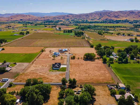 401 Skyview Ln, Emmett, ID 83617