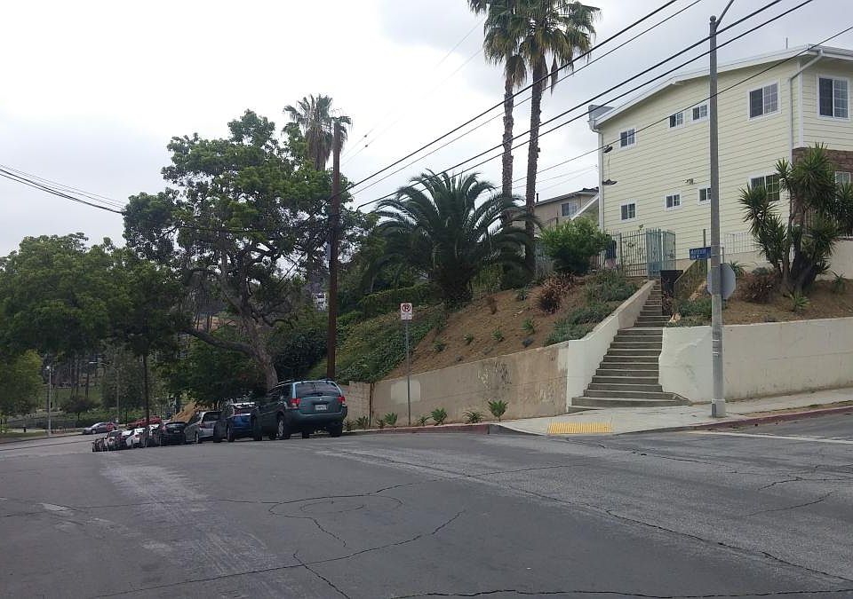 Building is 1 block from park