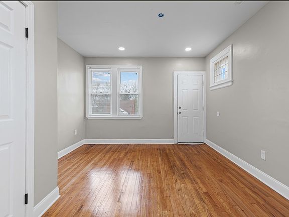 5th image of 13496 Hazelridge St #2E
