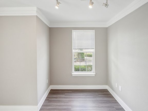 4th image of 1282 NW Vivion Rd #1116