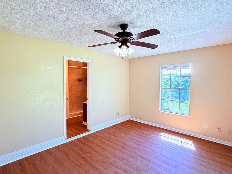 20515 Macon Pkwy — Photo 17