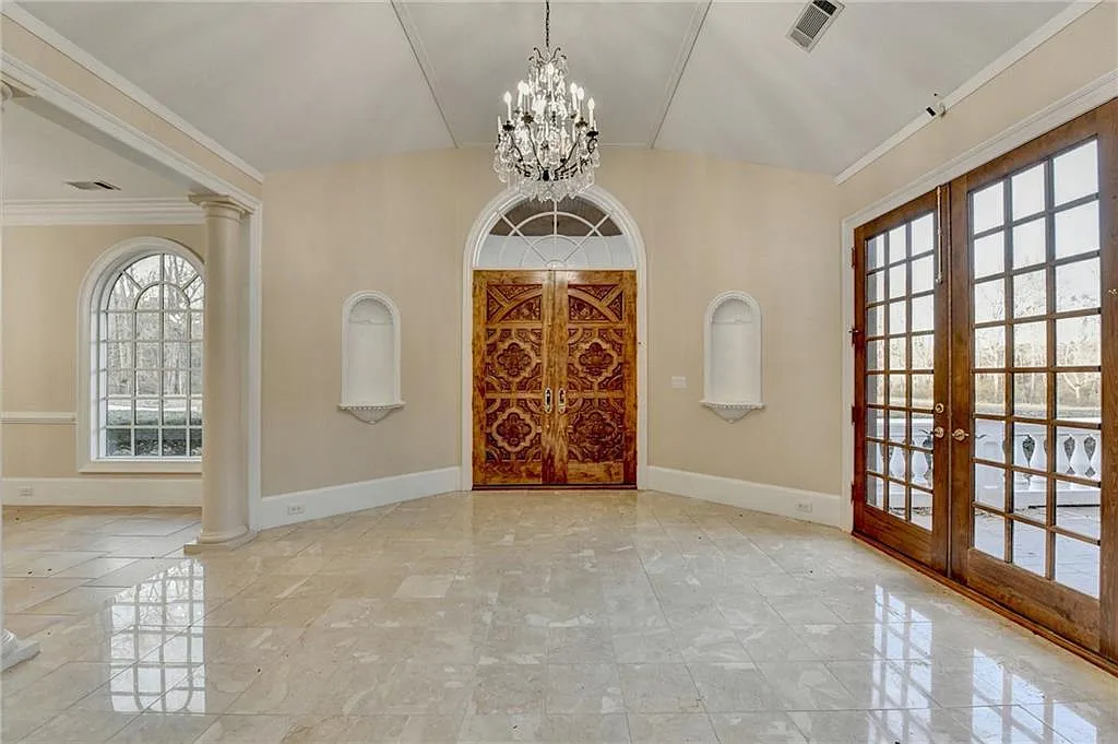 3 bed, 5.0 bath, 6256 sqft, $7,500 — Photo 4
