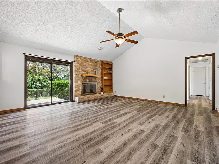 10010 Faylin Dr — Photo 5