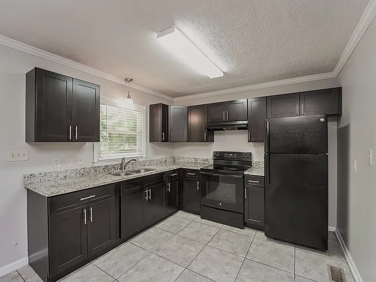 2413 Dora Dr — Photo 7