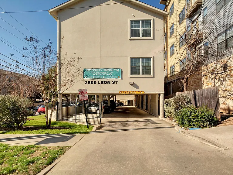 2500 Leon St — Photo 24