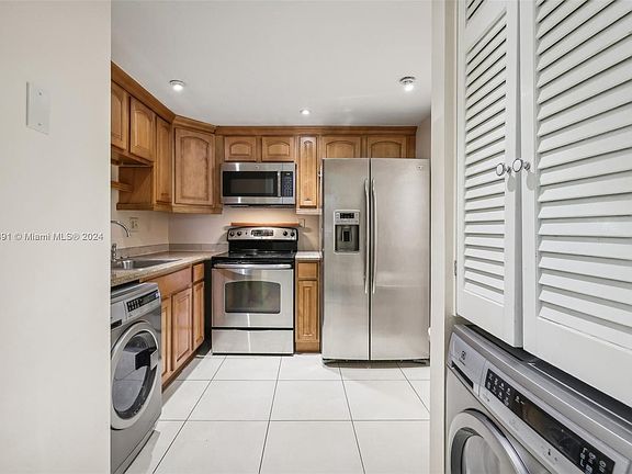 4th image of 9678 Fontainebleau Blvd APT 209