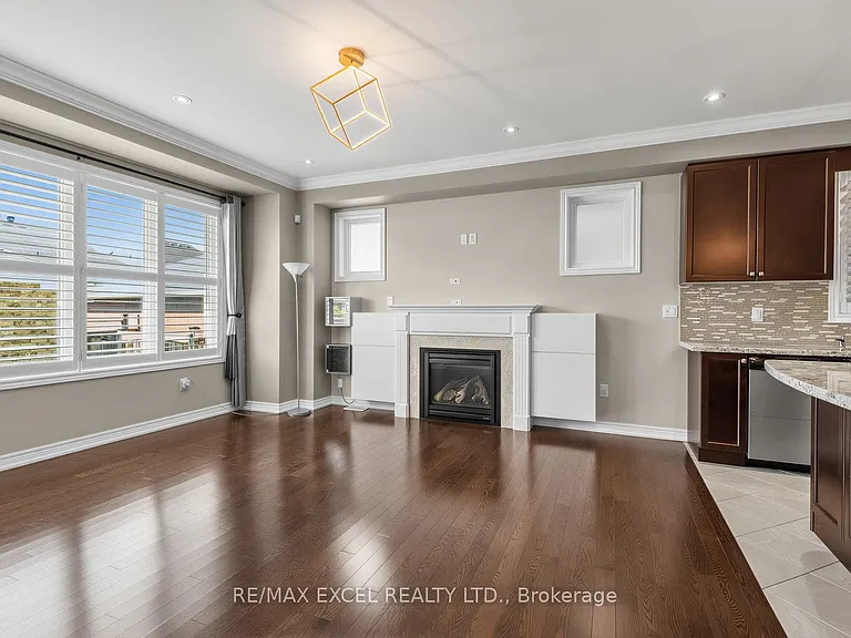 25 Demott Ave — Photo 8