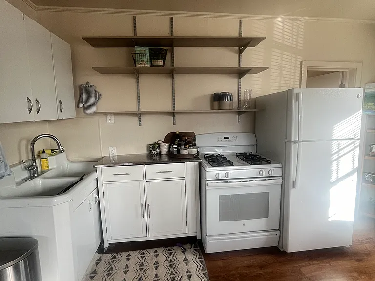 410 E Adams St #R — Photo 16
