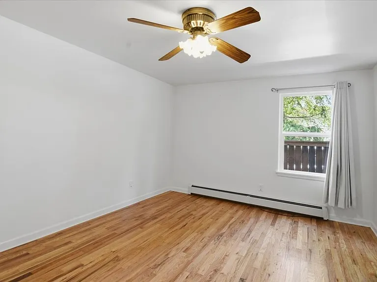 15551 Greenwood Ave N — Photo 14