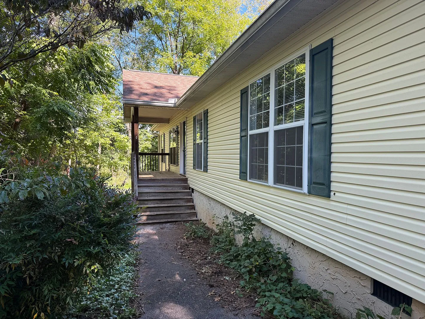Newly Updated 2 Bedroom in Convenient Black Mountain Location — Photo 2