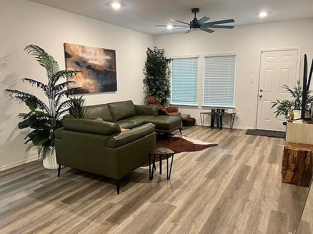 1130 Sultana Springs Ct — Photo 5