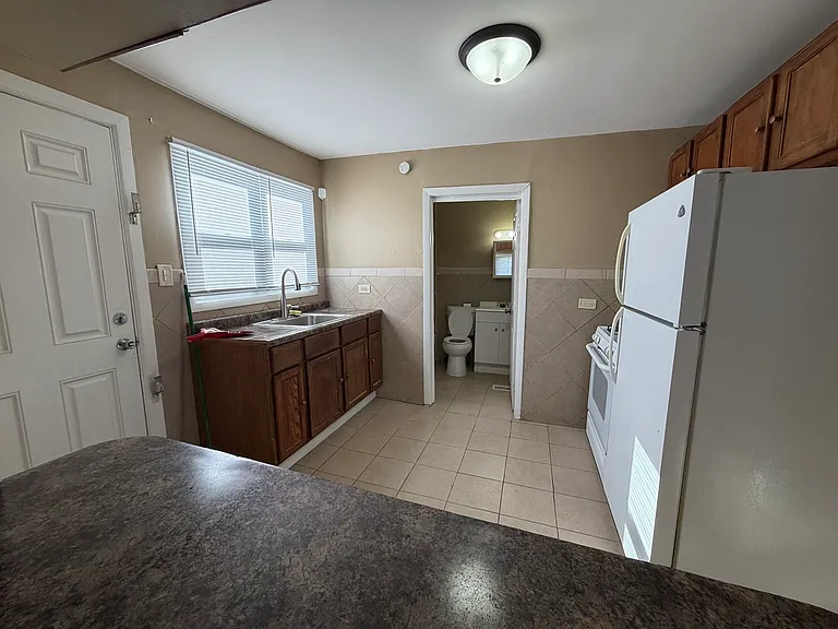 16130 Justine St — Photo 2