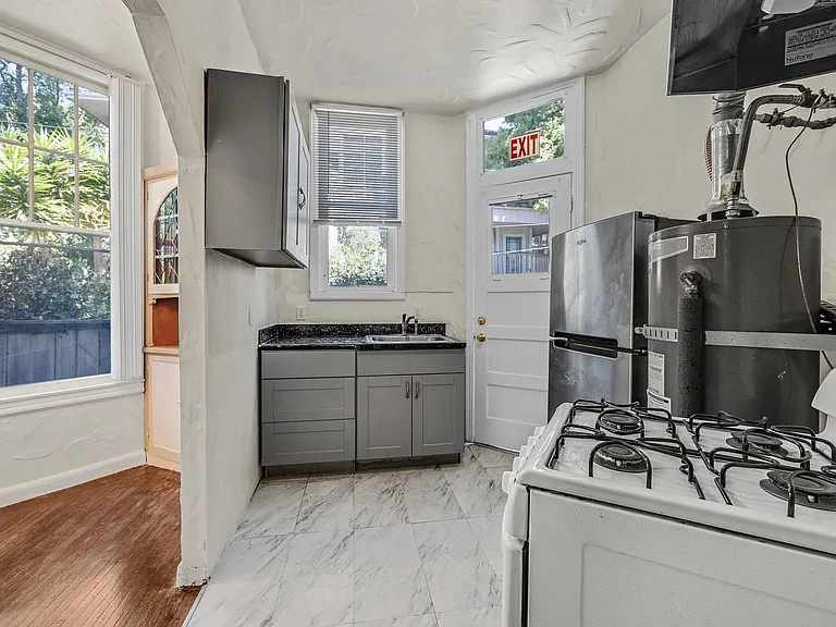 1619 Walnut St #C — Photo 5