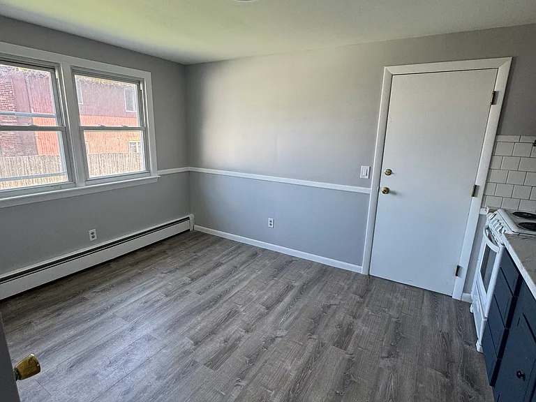310 Evergreen St #1 — Photo 4