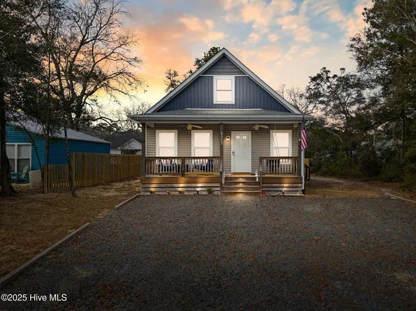 125 NW 15th Street, Oak Island, NC 28465