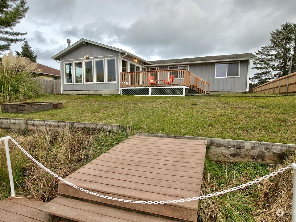 1st image of 630 Wolf Court SE