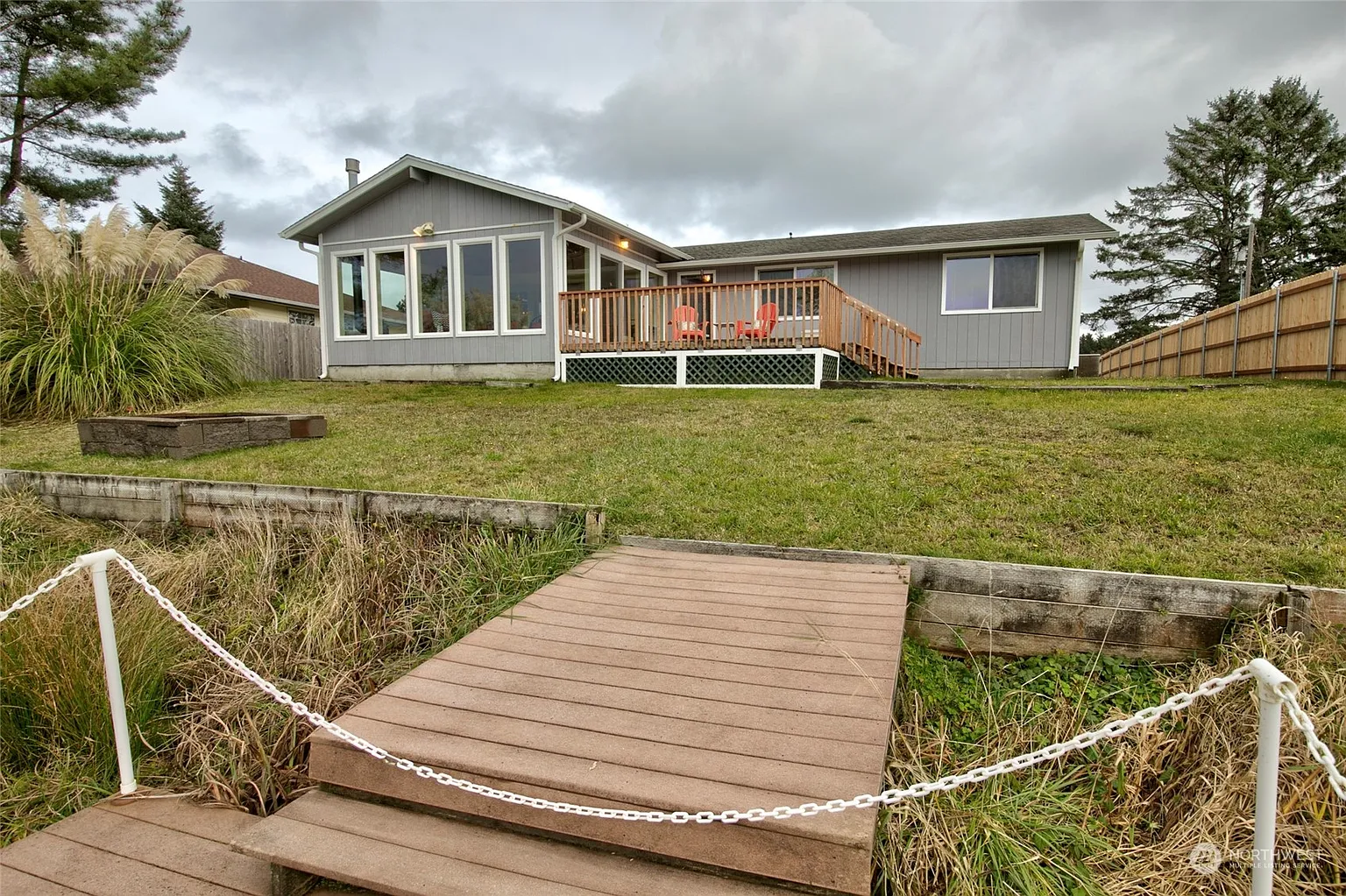 630 Wolf Court SE photo 1