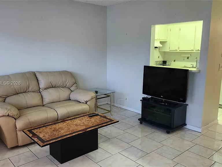 376 Durham #L — Photo 2
