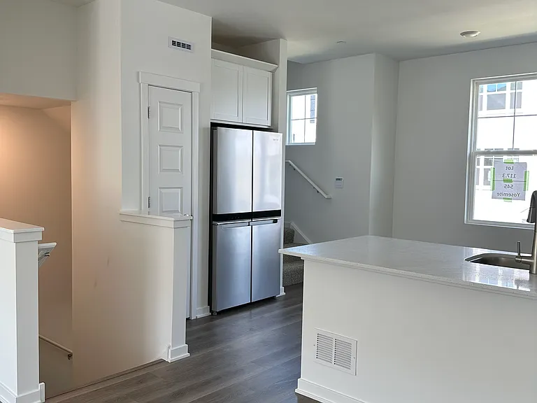 545 Yosemite Way — Photo 5
