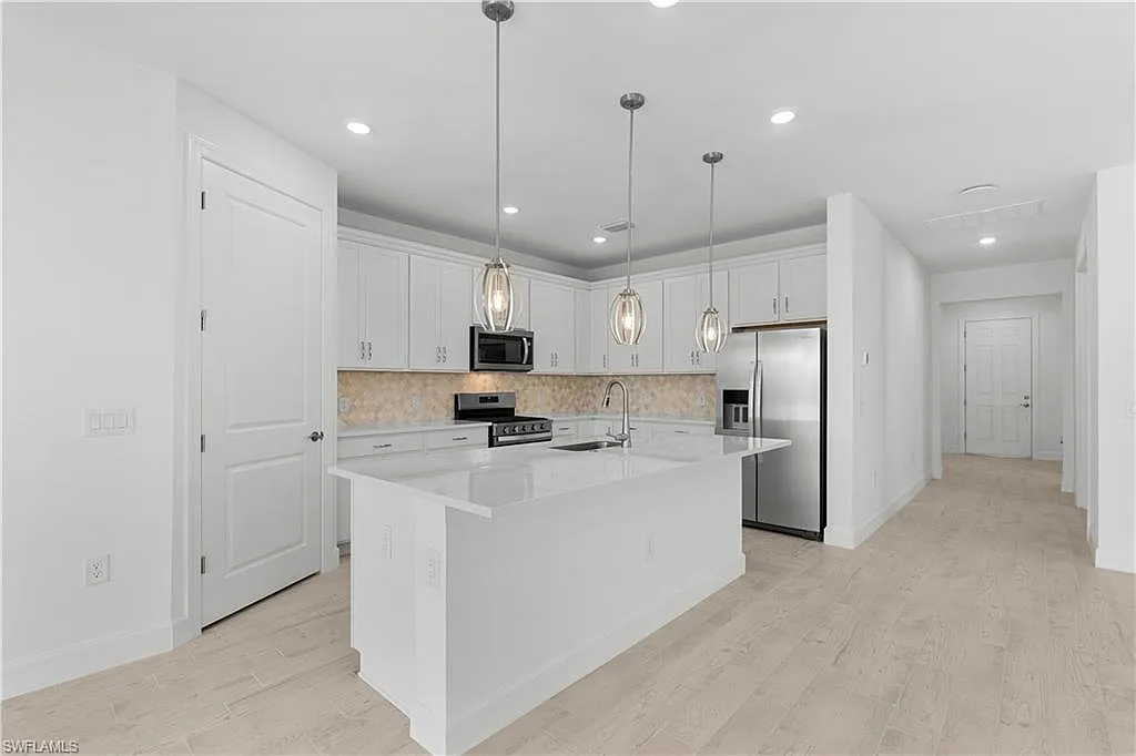 3 bed, 3.0 bath, 2127 sqft, $3,750 — Photo 3