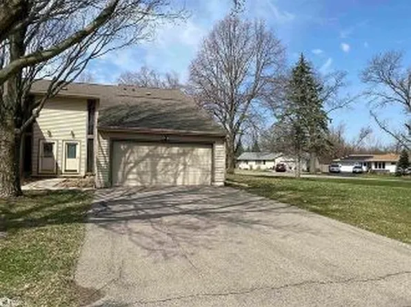 1201 Fairway Dr APT 1, Marshalltown, IA 50158