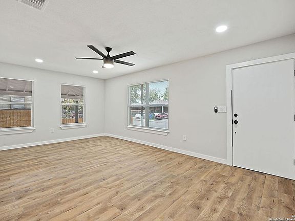 2nd image of 122 Hollyberry Ln #B