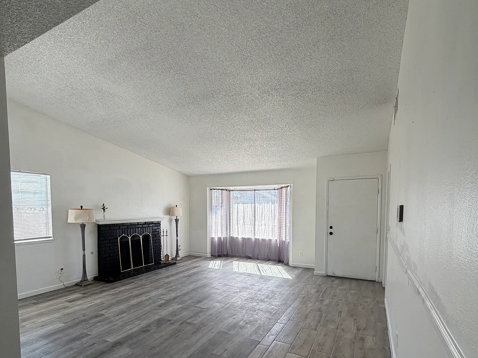 4 bed, 1636 sqft, $2,200 — Photo 3