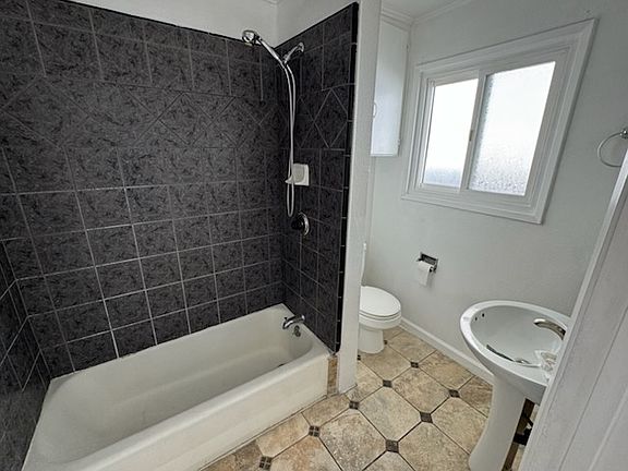 5th image of 811 N Campus Ave #811