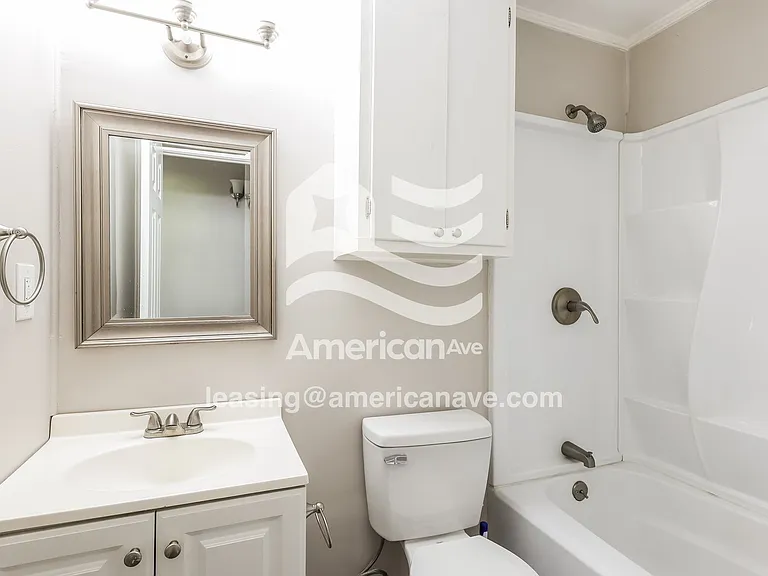 1416565_014_bathroom_13718740.jpg