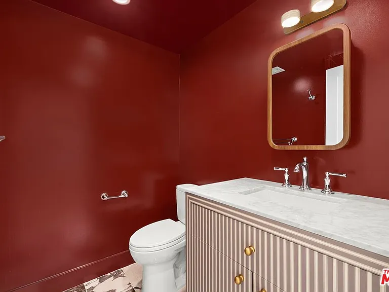 211 S Formosa Ave — Photo 14