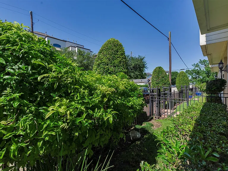 1716 Edwards St — Photo 35