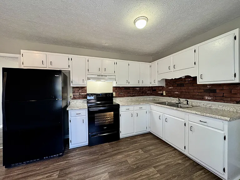 1222 Kienast Dr — Photo 6
