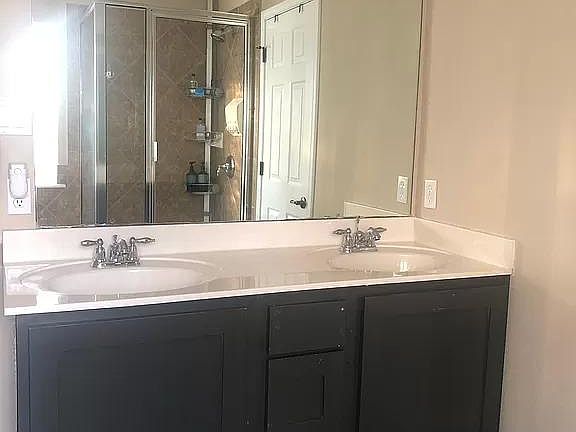 1st floor - master bathroom