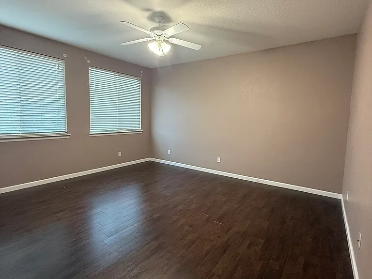 1661 Columbus Rd — Photo 17