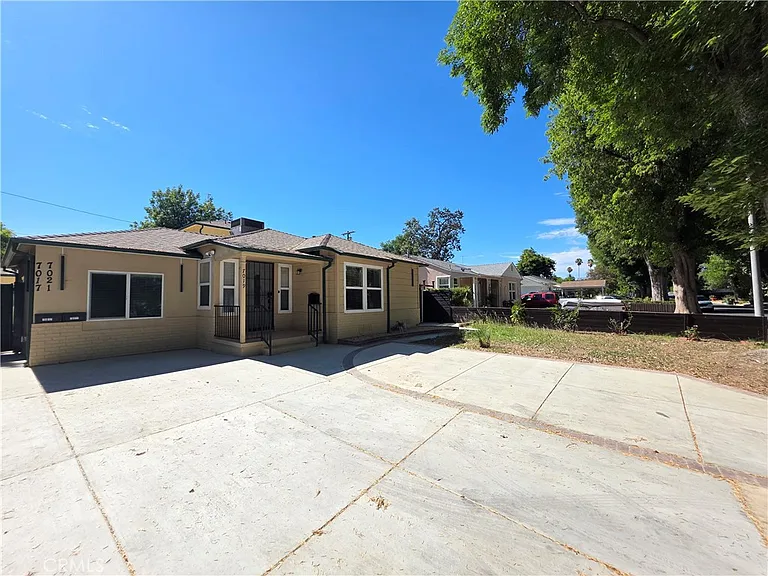 7019 Jamieson Ave — Photo 22