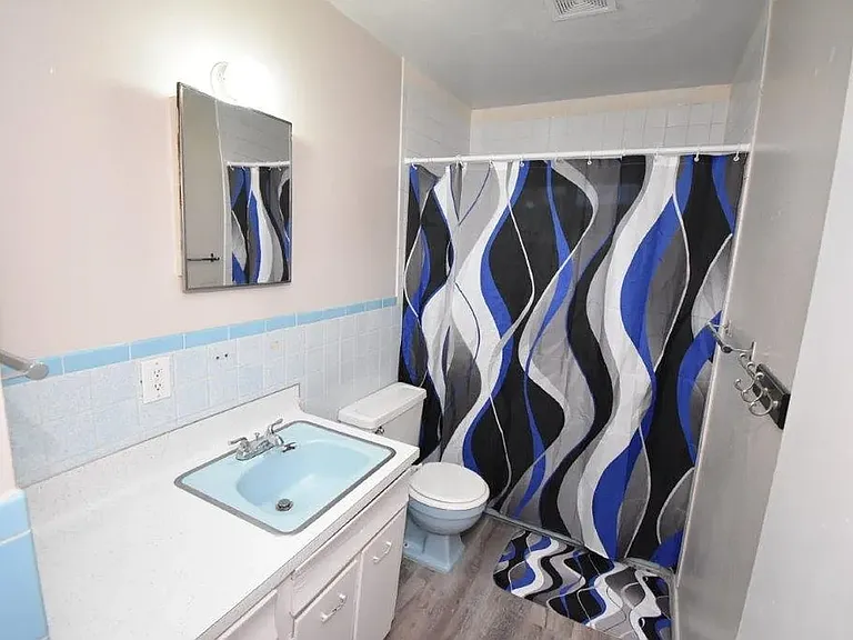 880 Yates St #A — Photo 10