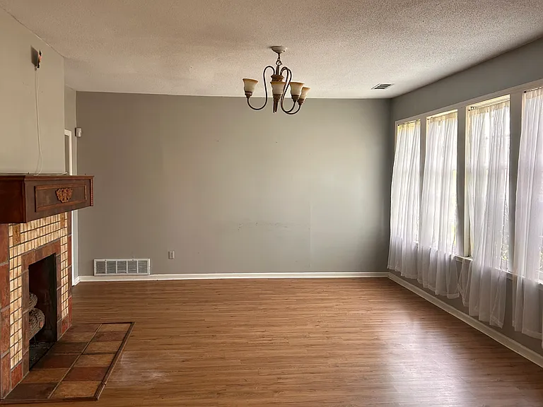 2404 Jackson Ave — Photo 7