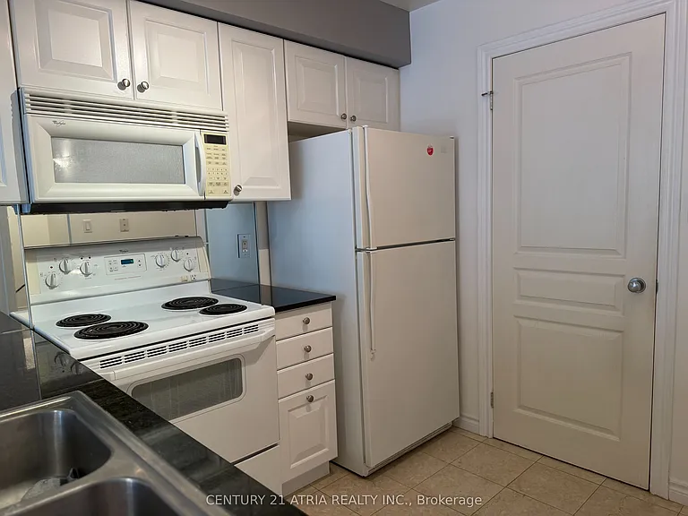 801 Bay St #602 — Photo 4