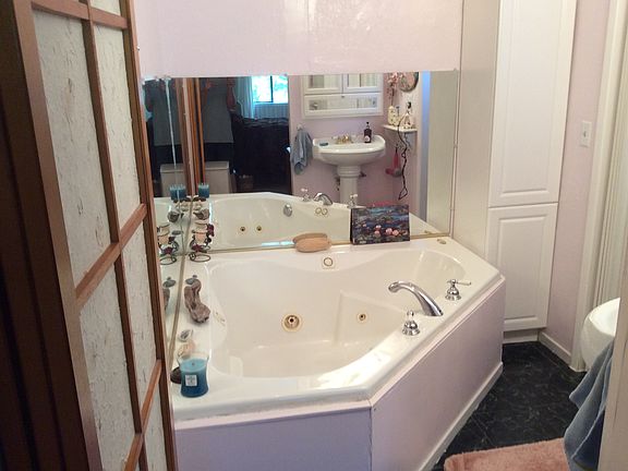 5th image of 176 Celesta Dr