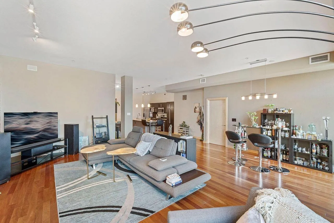 2 bed, 1874 sqft, $4,500 — Photo 2